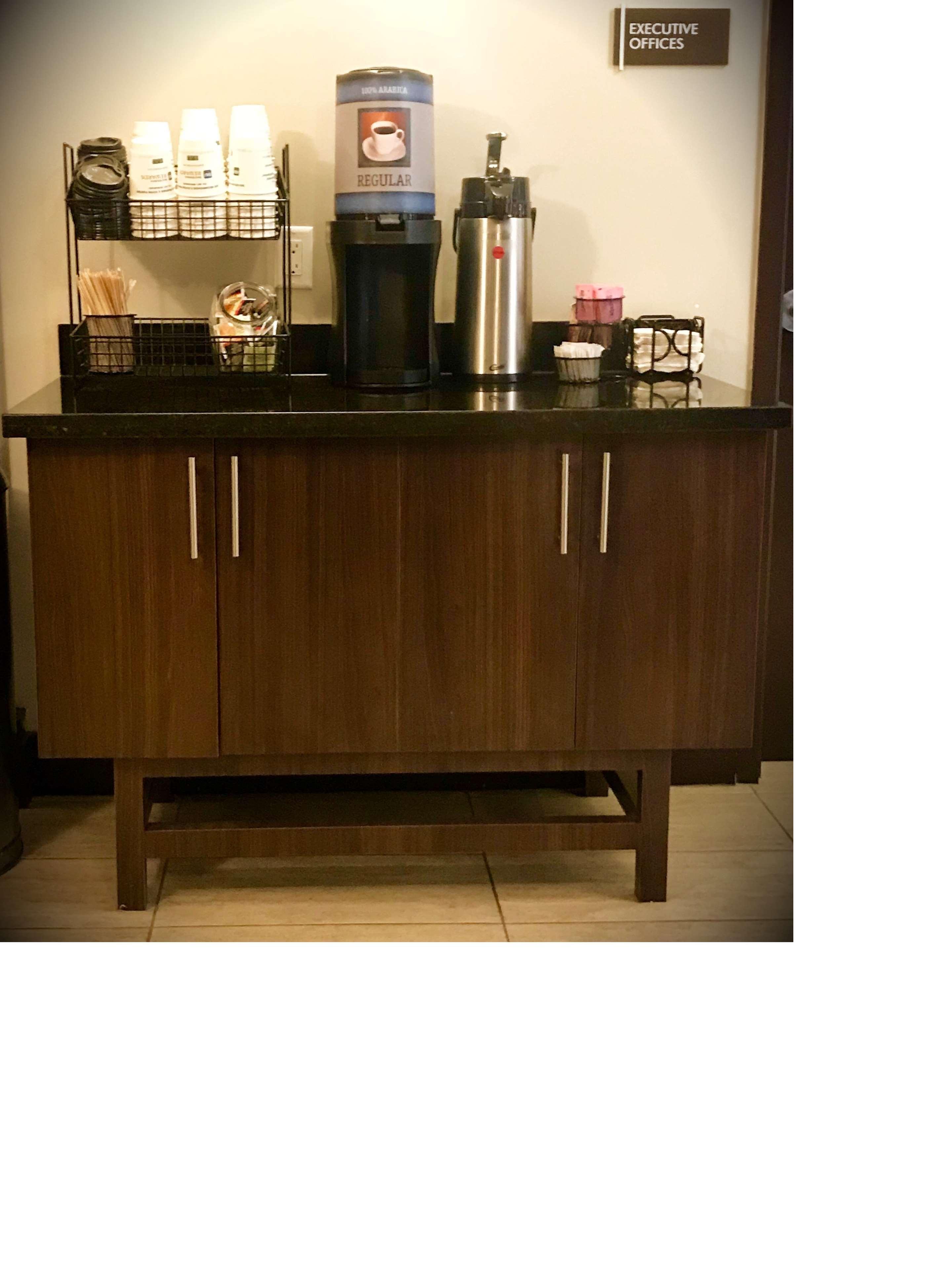 Western & Hotel Pitt Meadows