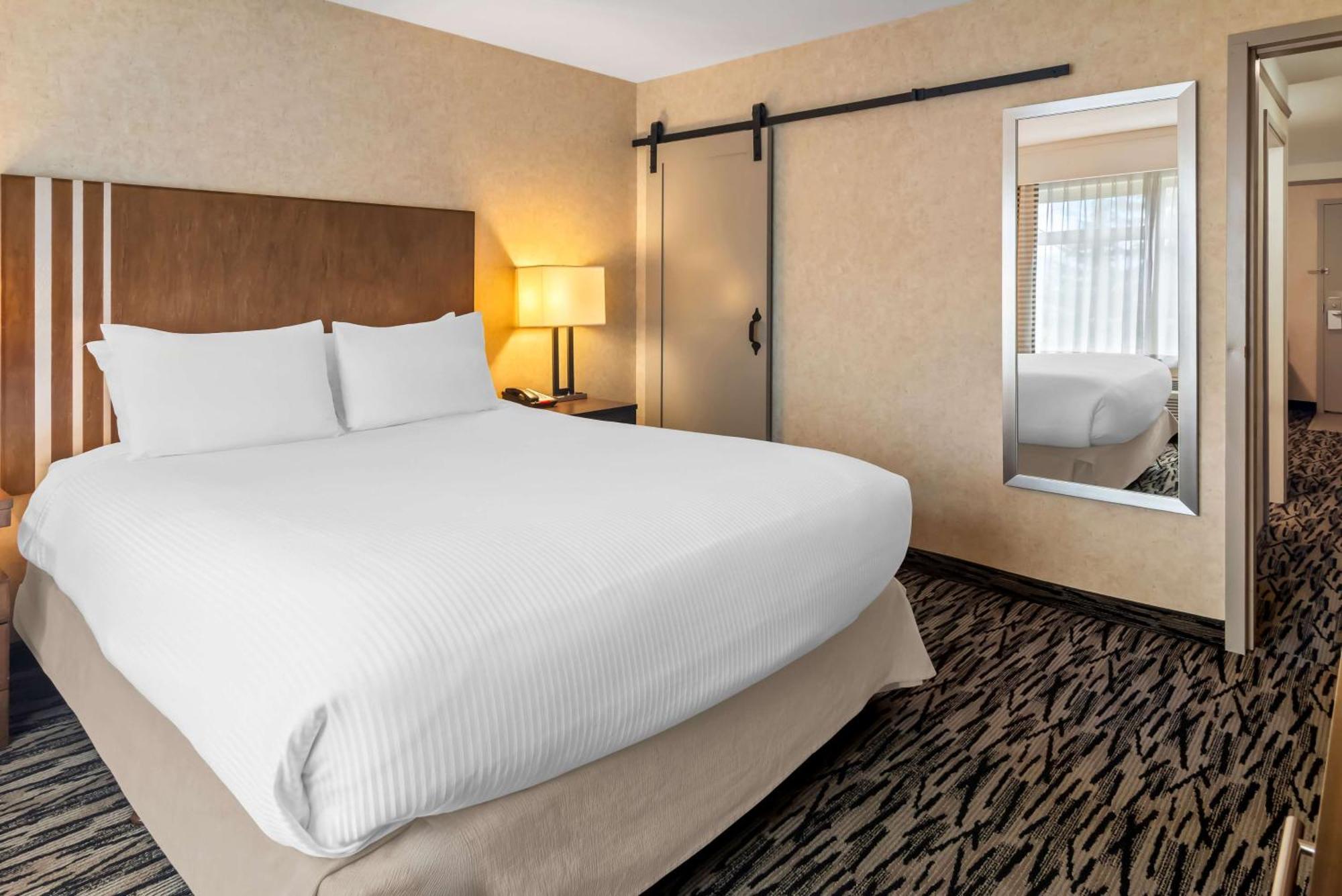 Western & Hotel Pitt Meadows