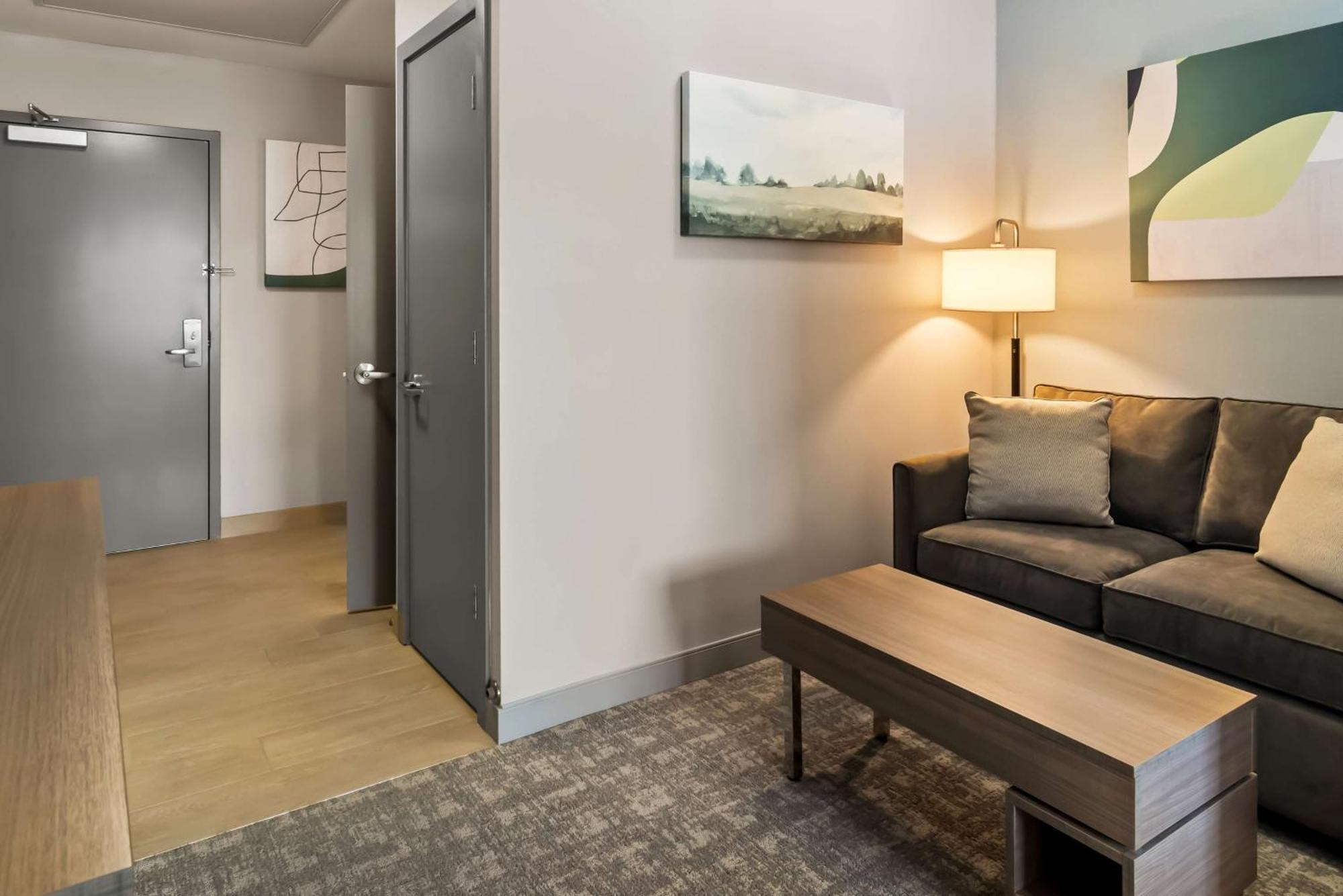 Western & 3* Pitt Meadows