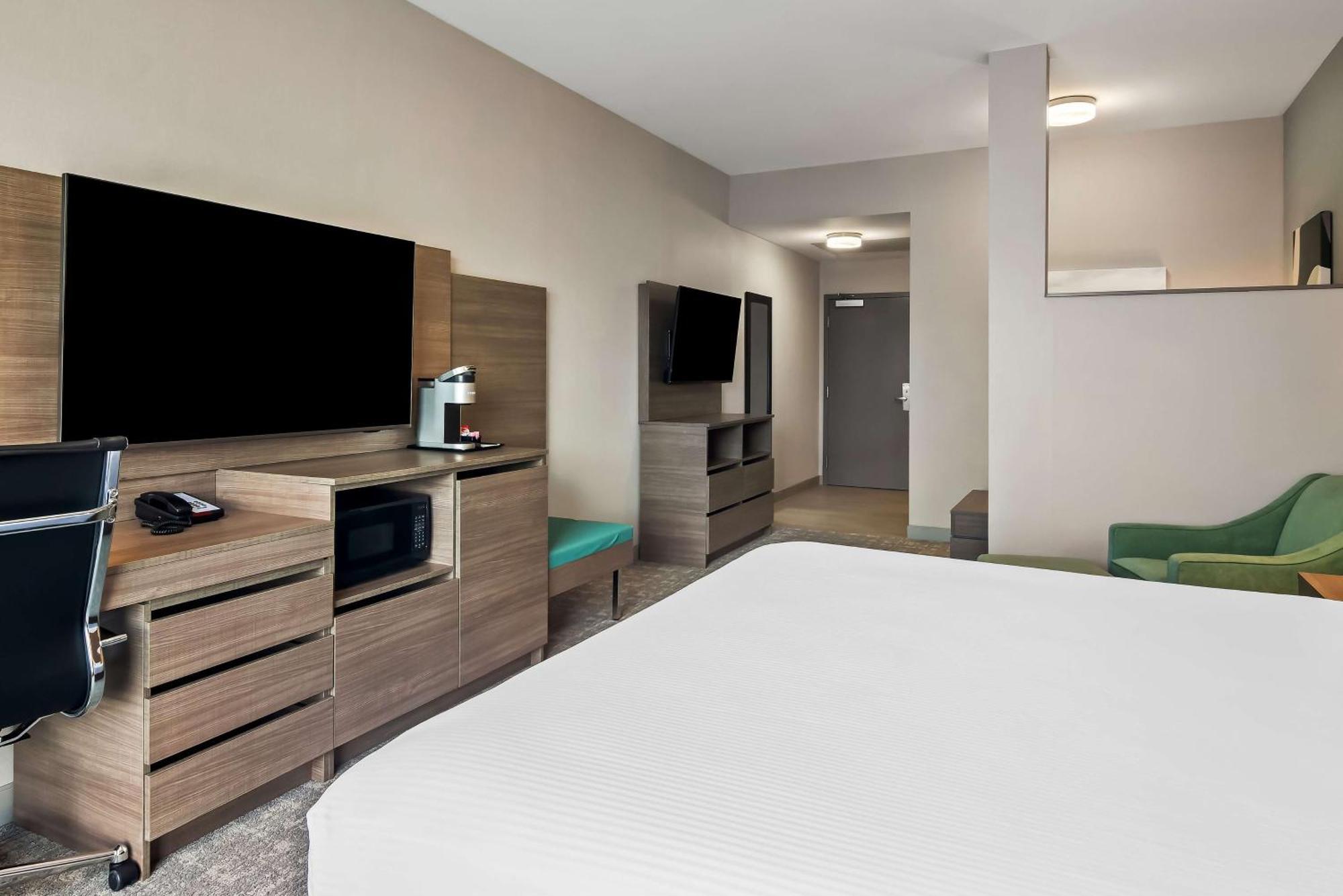Western & Hotel