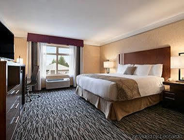 Western & Hotel Pitt Meadows